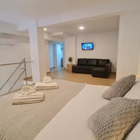 Апартаменти Duplex Huelin I & *